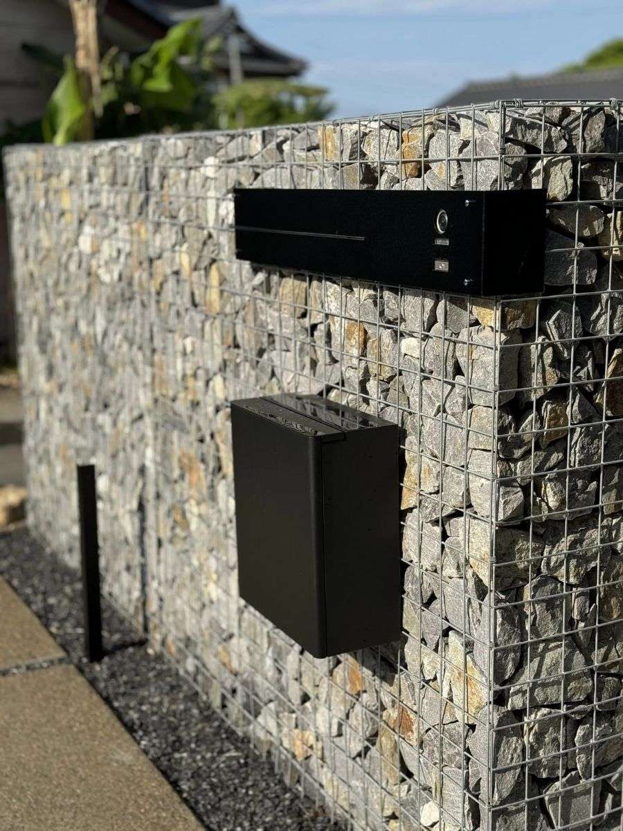 ガビオン門柱と表札・インターホン